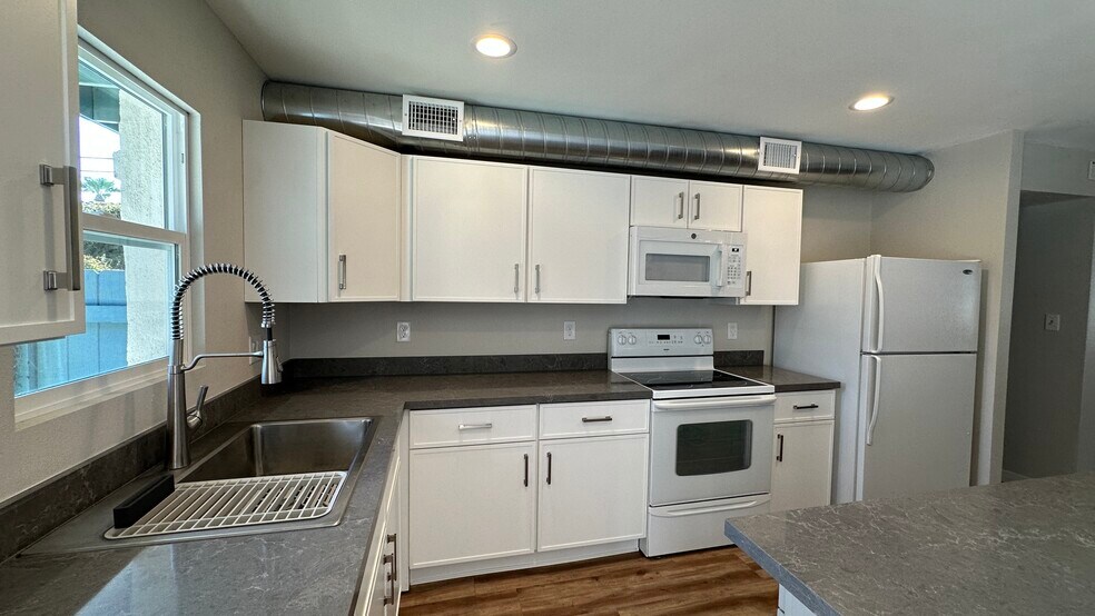 Building Photo - 2808 S Mill Ave