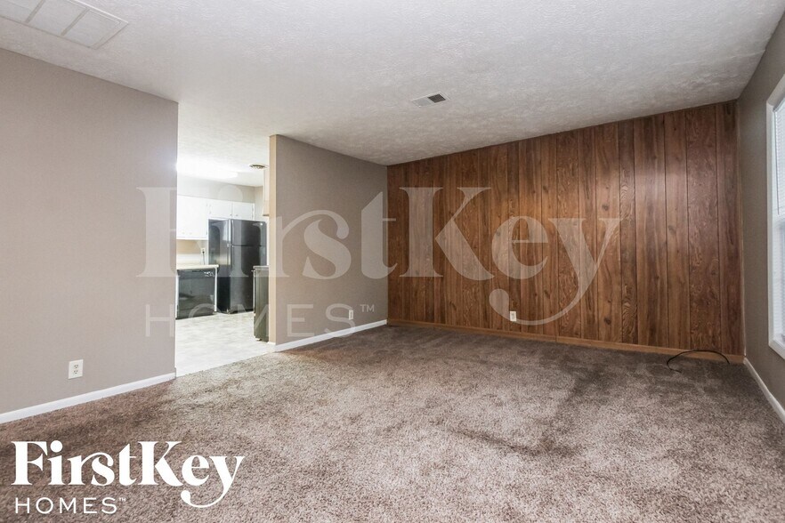 Building Photo - 376 Ticen St