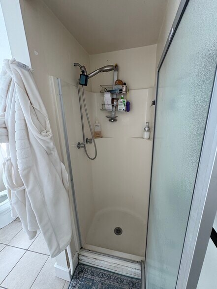 Walk in / Stand up Shower. - 125 26th St