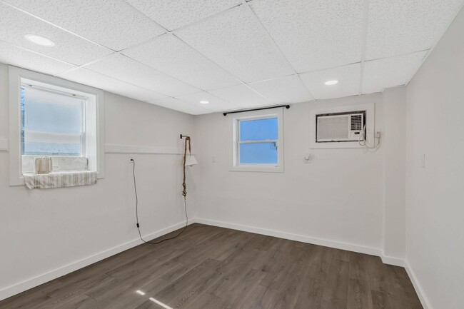 Building Photo - Renovated 1 Bed 1 Bath basement apartment....