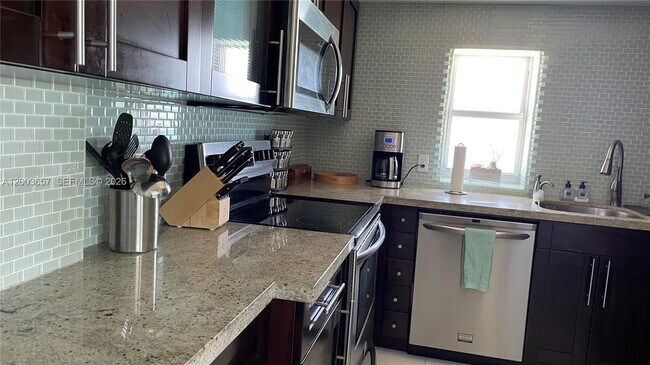 Building Photo - 5701 Collins Ave