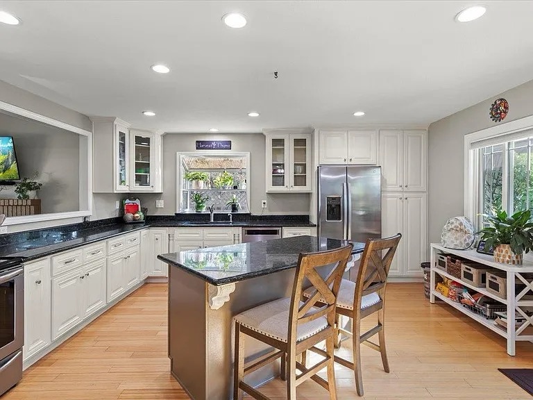 Building Photo - 7330 Wren Ave