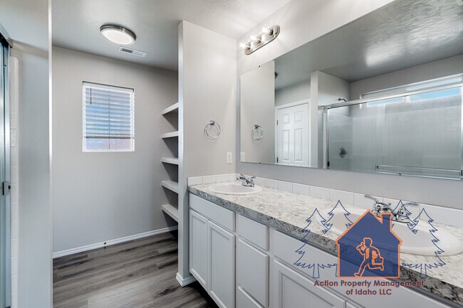 Building Photo - 3181 N Saratov Wy