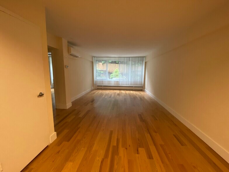 Building Photo - 1440 Beacon St