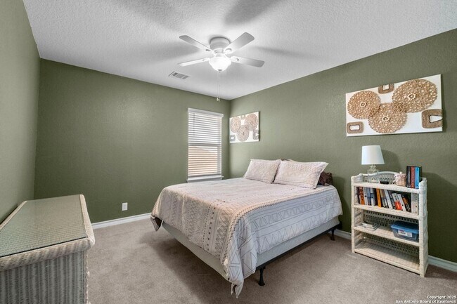 Building Photo - 511 Diamond Shls