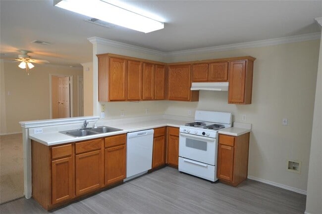 Building Photo - 411 Golden Gate Dr