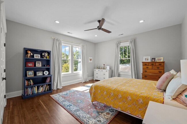 Building Photo - Gorgeous Renovation near Downtown Durham -...