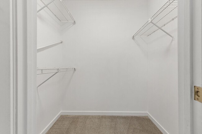 Building Photo - Coming Soon! End unit townhome in Annapolis!