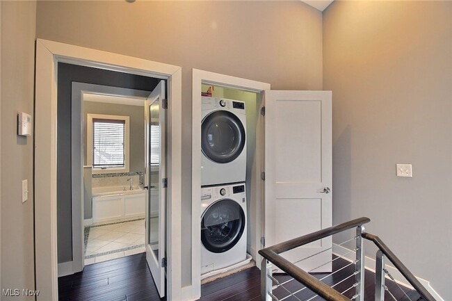 Building Photo - 2239 City View Dr