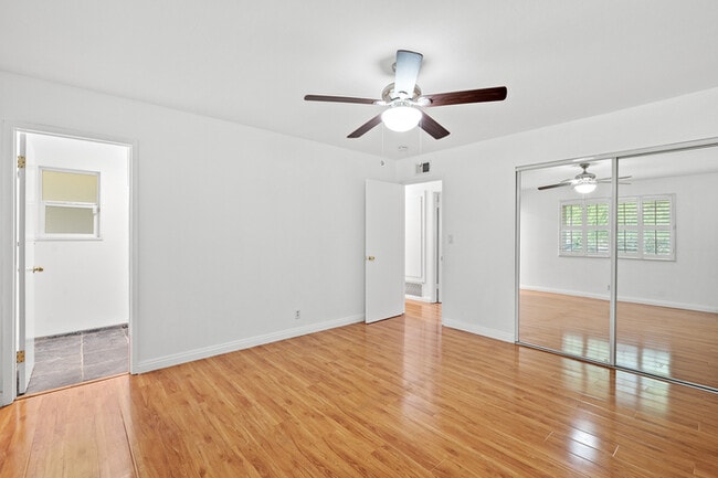 Building Photo - Beautifully Renovated 3BR/2BA Single-Story...