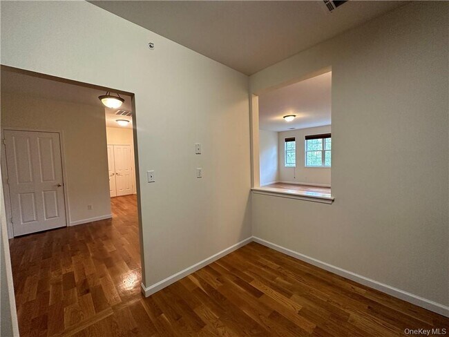 Building Photo - 77 Quaker Ave