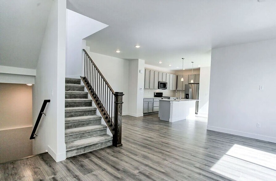 Building Photo - 4924 Brule Dr