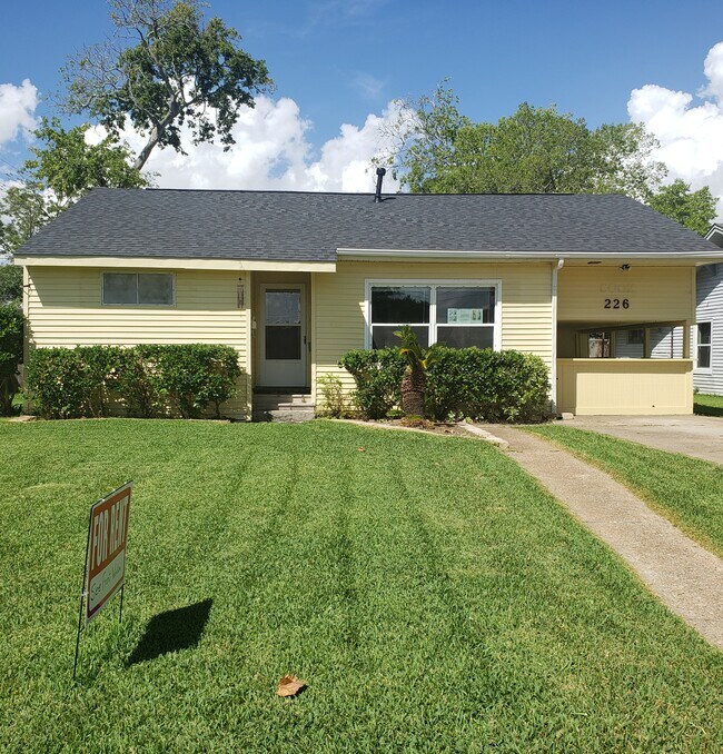 front of house - 226 S Iowa St