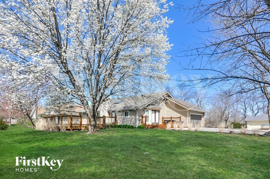 Building Photo - 11 Savoy Dr