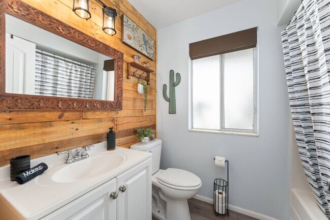 Building Photo - 11031 W Cumberland Dr