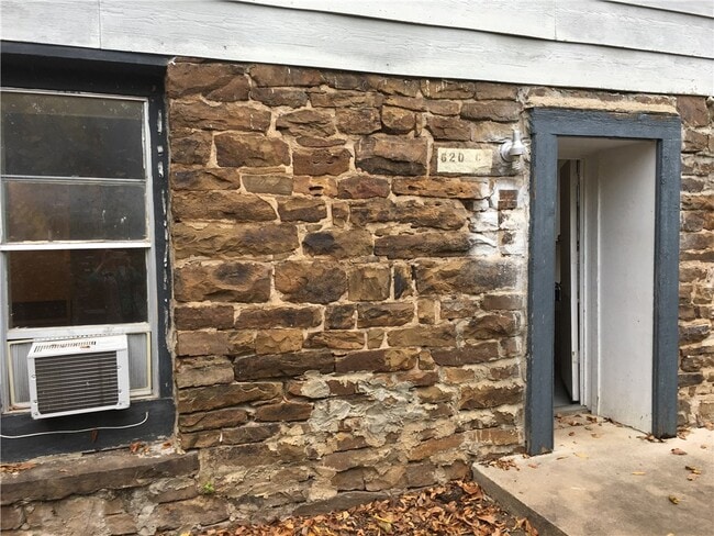 Building Photo - 620 N Leverett Ave