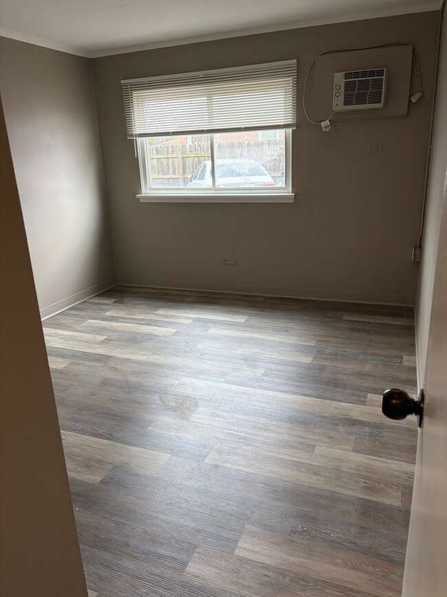 Building Photo - 9533 Mansfield Ave