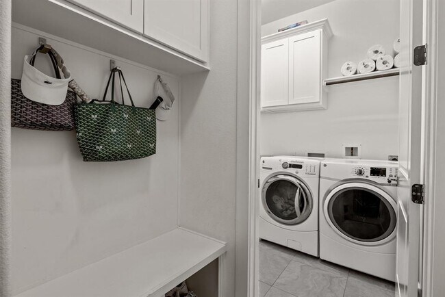 Building Photo - 4720 Rockcliff Rd