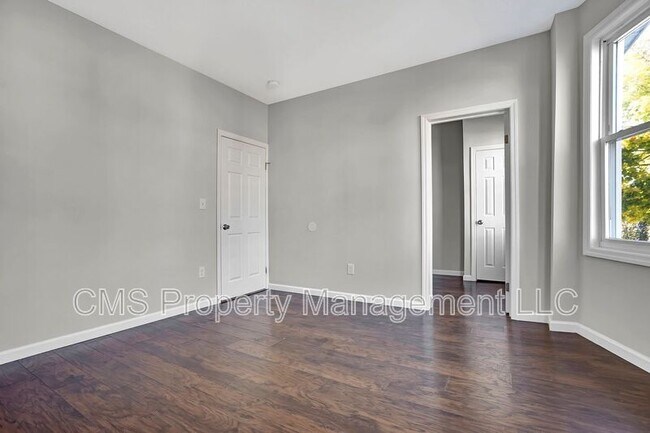 Building Photo - 142-144 Seymour Ave