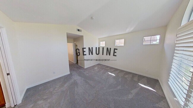 Building Photo - Spacious 3Bd 2.5Ba Home w/Den