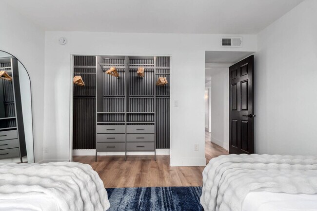 Building Photo - 7730 E Buena Terra Way
