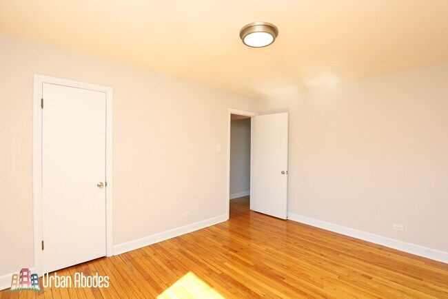 Building Photo - 7520 N Ridge Blvd