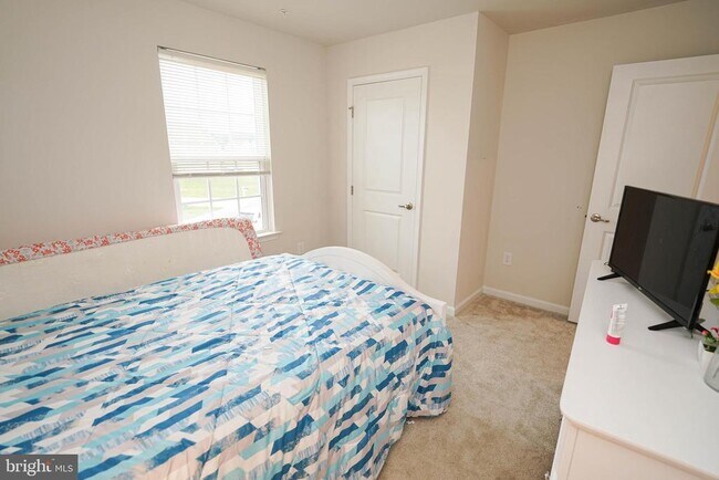 Building Photo - 9305 Mulligan Way