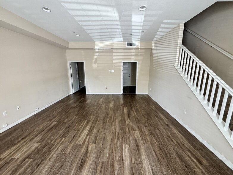 Building Photo - 1506 W Artesia Sq