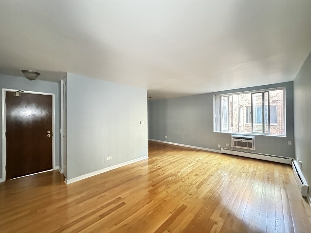 Building Photo - 5820 N Sheridan Rd