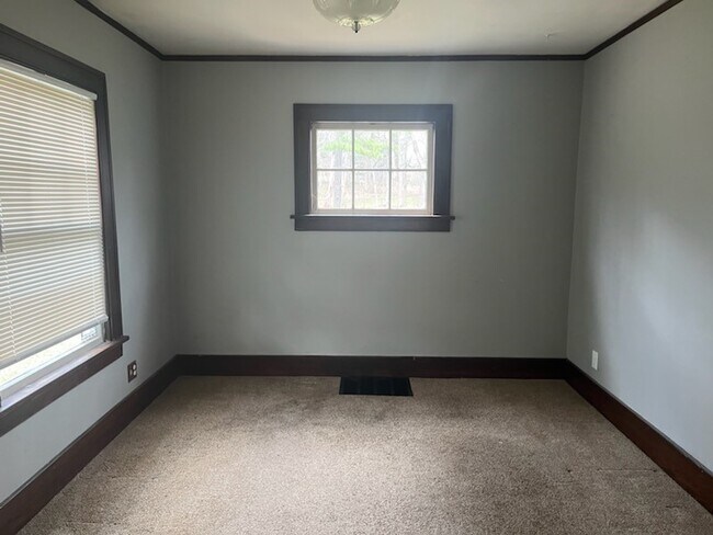 Building Photo - 10 French Rd