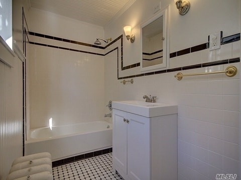 Building Photo - 438 Munsell Rd