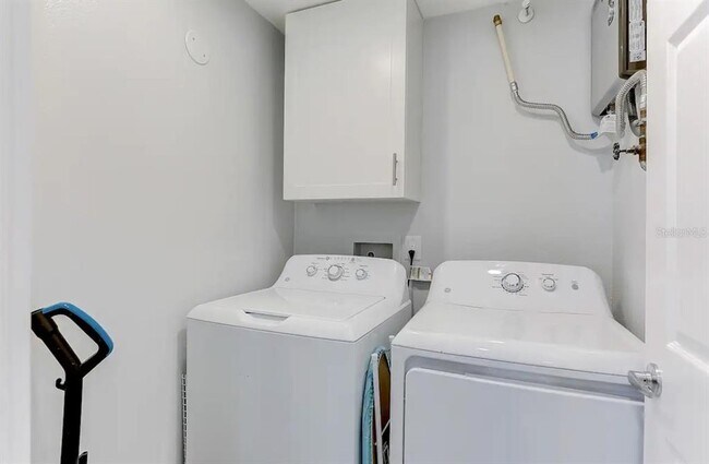 Building Photo - 2720 49th Ave W