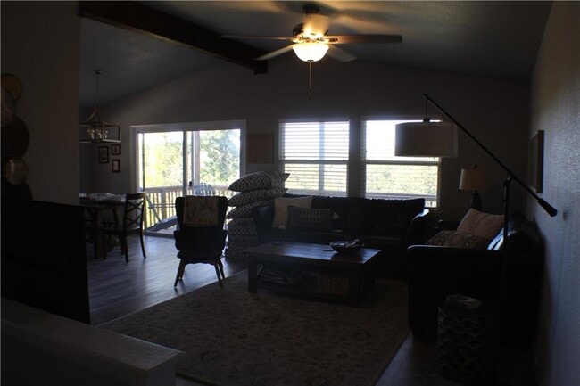 Building Photo - 4 Tilbury Ln