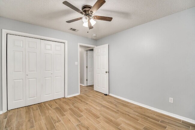 Building Photo - Charming 3-Bedroom Home Near Downtown Pensacola