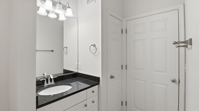 Building Photo - RENOVATED 1 BEDROOM 1 BATH CONDO IN THE COLONNADE IN KENTLANDS