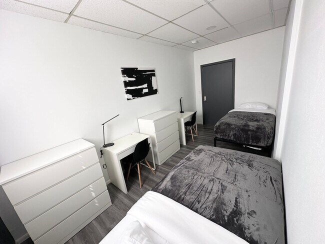 Building Photo - 832 Hilgard Ave