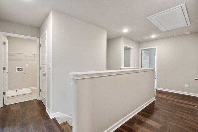 Building Photo - 4 Bed 2.5 Bath Single Family Home in Gaine...