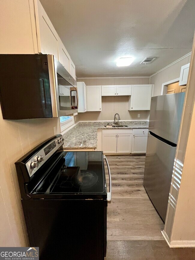 Building Photo - 6107 Shadow Glen Ct SW