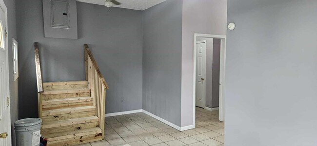 Building Photo - 205 - 205A