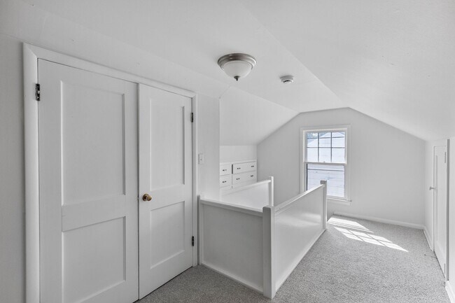 Building Photo - Benson Beauty!