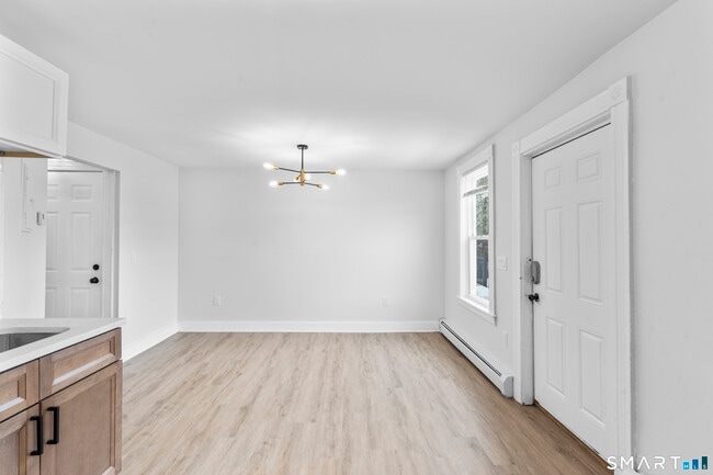 Building Photo - 30 Anthony St