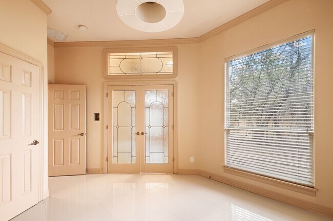 Building Photo - 3 Bedroom/2 Bath Stone Oak Subdivision