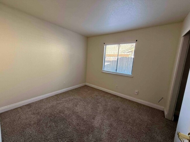 Building Photo - 3 Bed Antelope Home Close to Schools