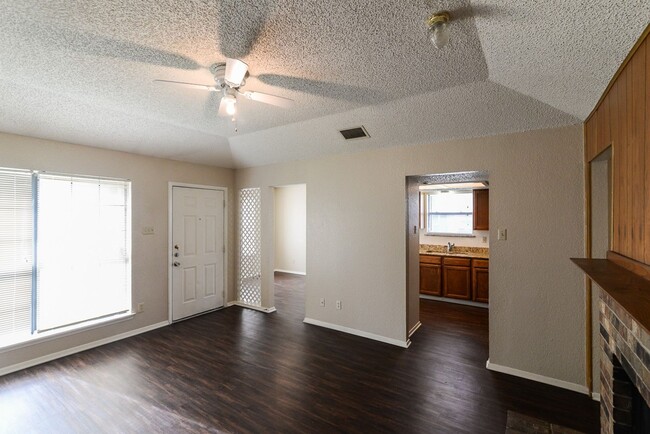 Building Photo - Great Duplex in Rowlett!