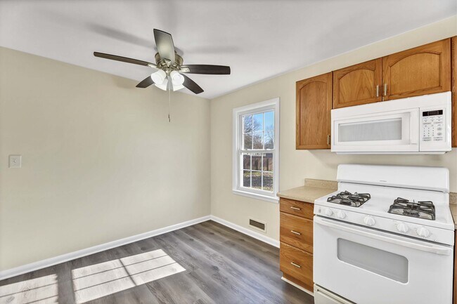 Building Photo - 337 Glendola Ave NW