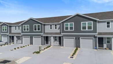 Building Photo - Townhouse at Laurel Commons