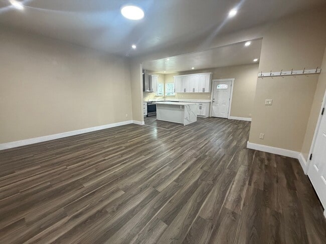 Building Photo - Beautiful 3-bedroom Tacoma Home! Apply Today