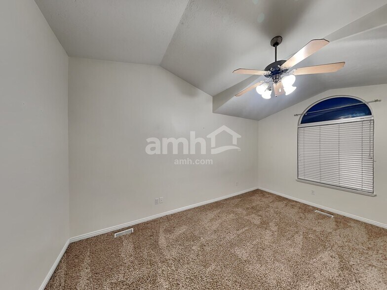 Building Photo - 957 W 1200 S
