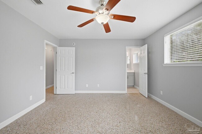 Building Photo - 302 Loruna Dr