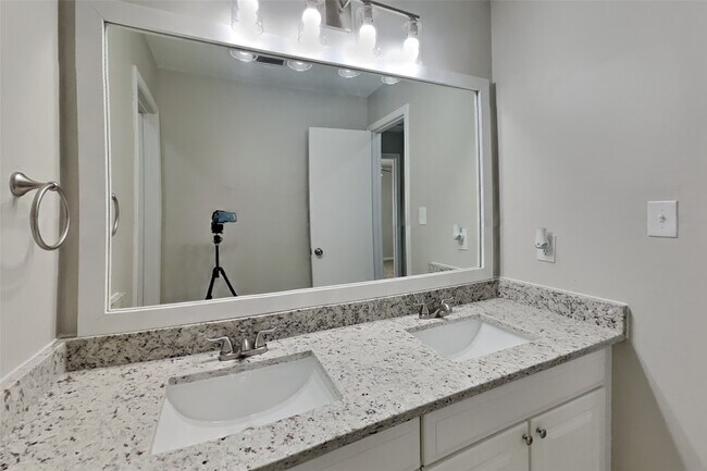 Building Photo - 22 S Rain Forest Ct